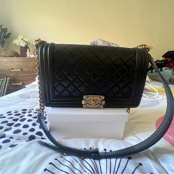 Chanel boy bag has/ps those stains is from lipstick,,price fix no discount - Picture 12 of 13